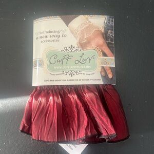 Faux sleeve cuff maroon